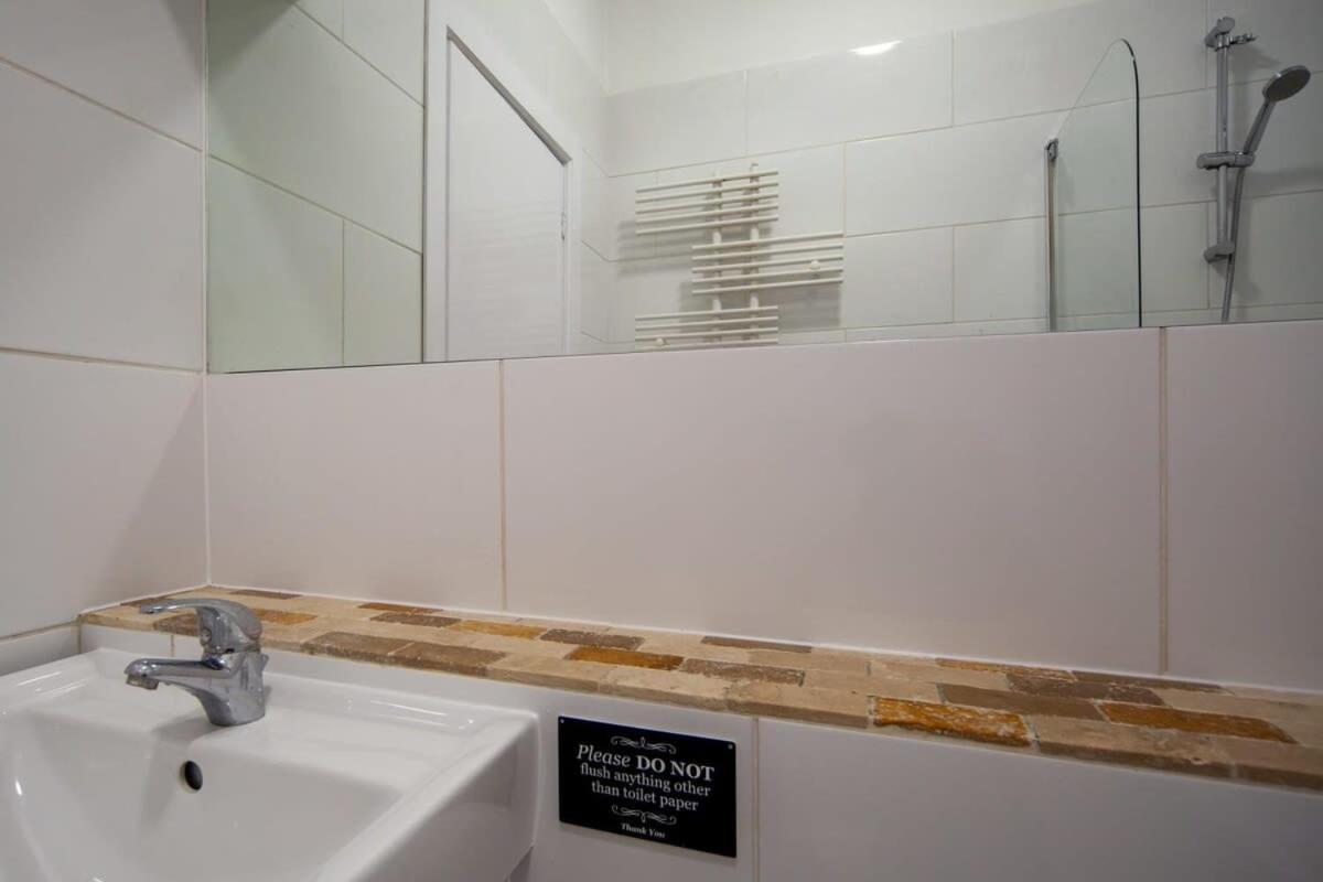 Lovely 2 Bedroom Apartment In Tooting London Exterior foto